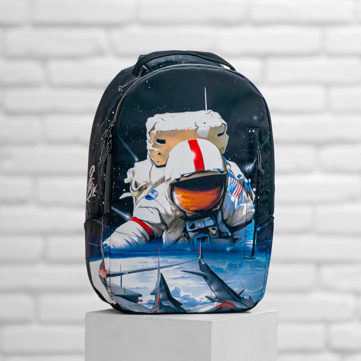 Placek  eARTh - Cosmonaut by Caer8th